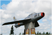 Republic F-84F Thunderstreak / FU-154