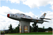 Republic F-84F Thunderstreak / FU-154